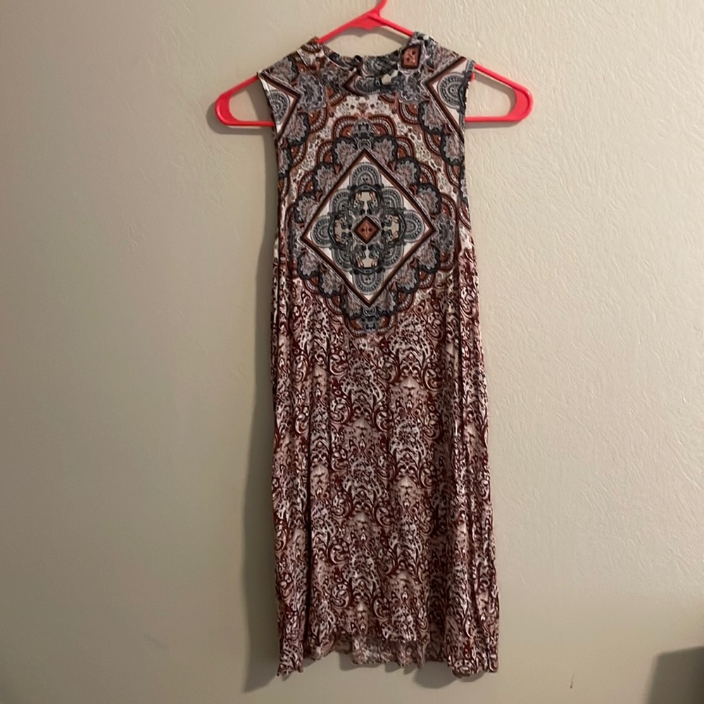 Medium American Eagle mid-length red and blue patterned dress